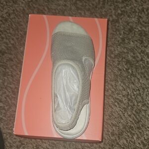 Easy Spirit Women's Tan Slip-On Sandals